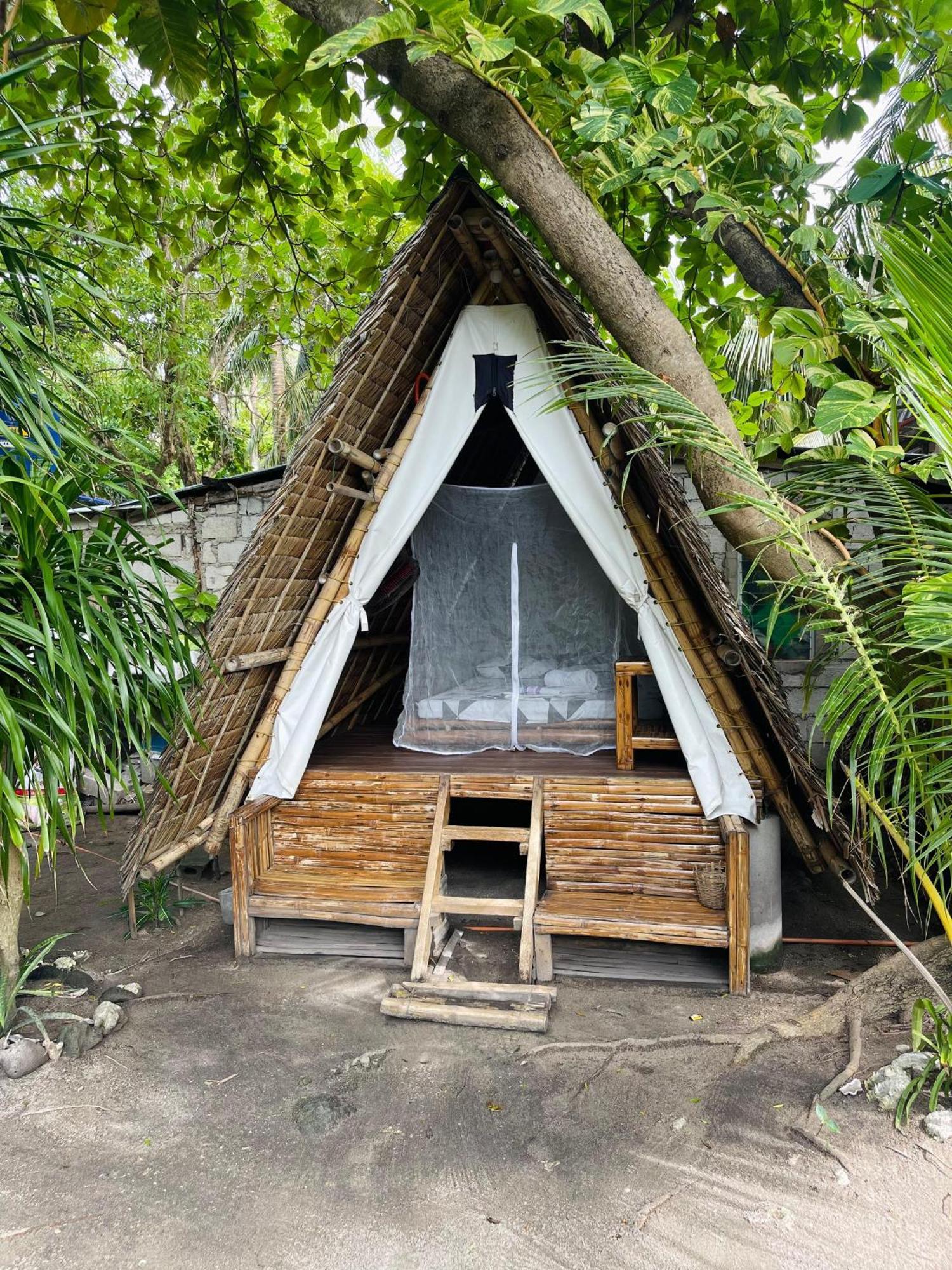 Georgia'S Neverland Hostel Malapascua Eksteriør billede